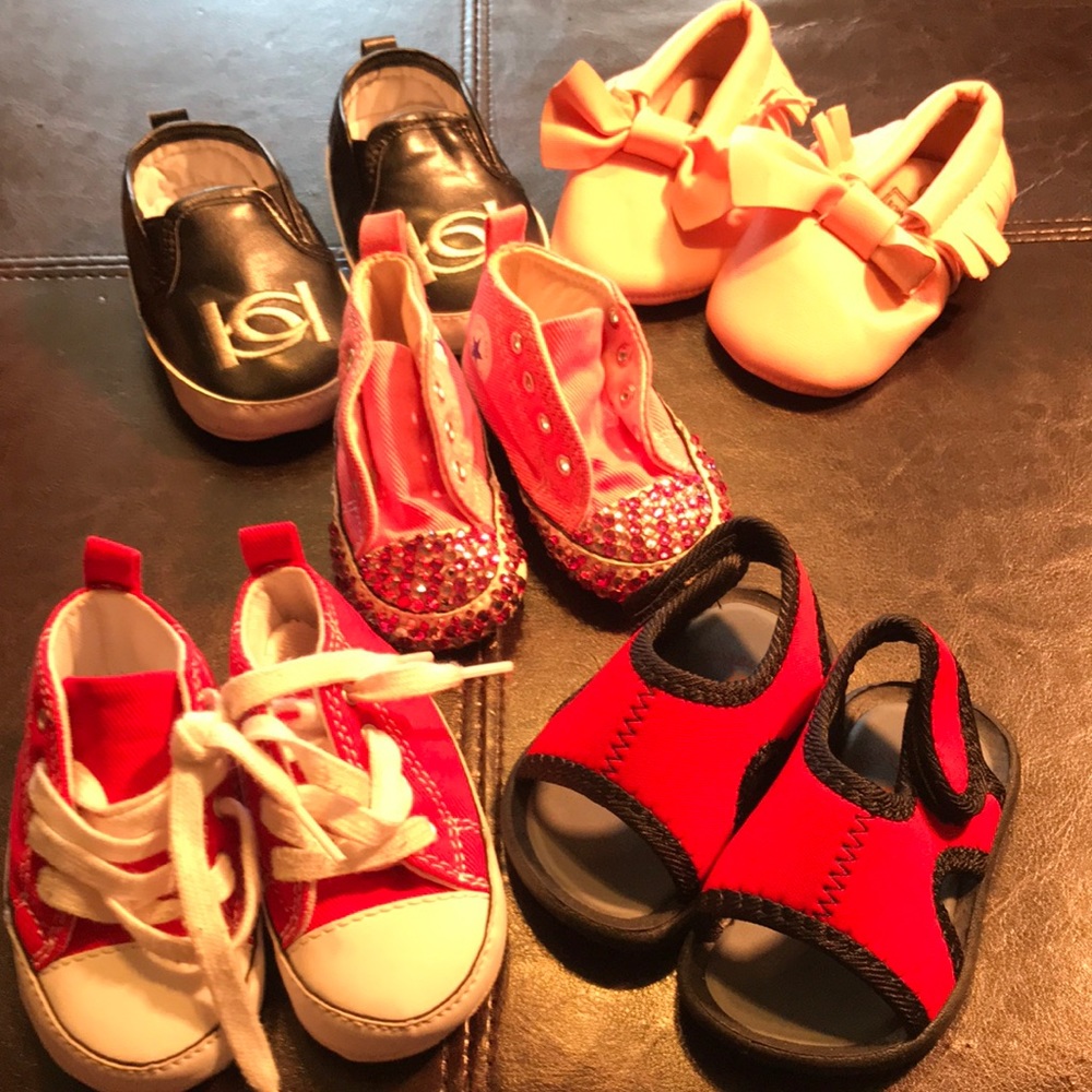 5 pairs of size 1/2 baby shoes